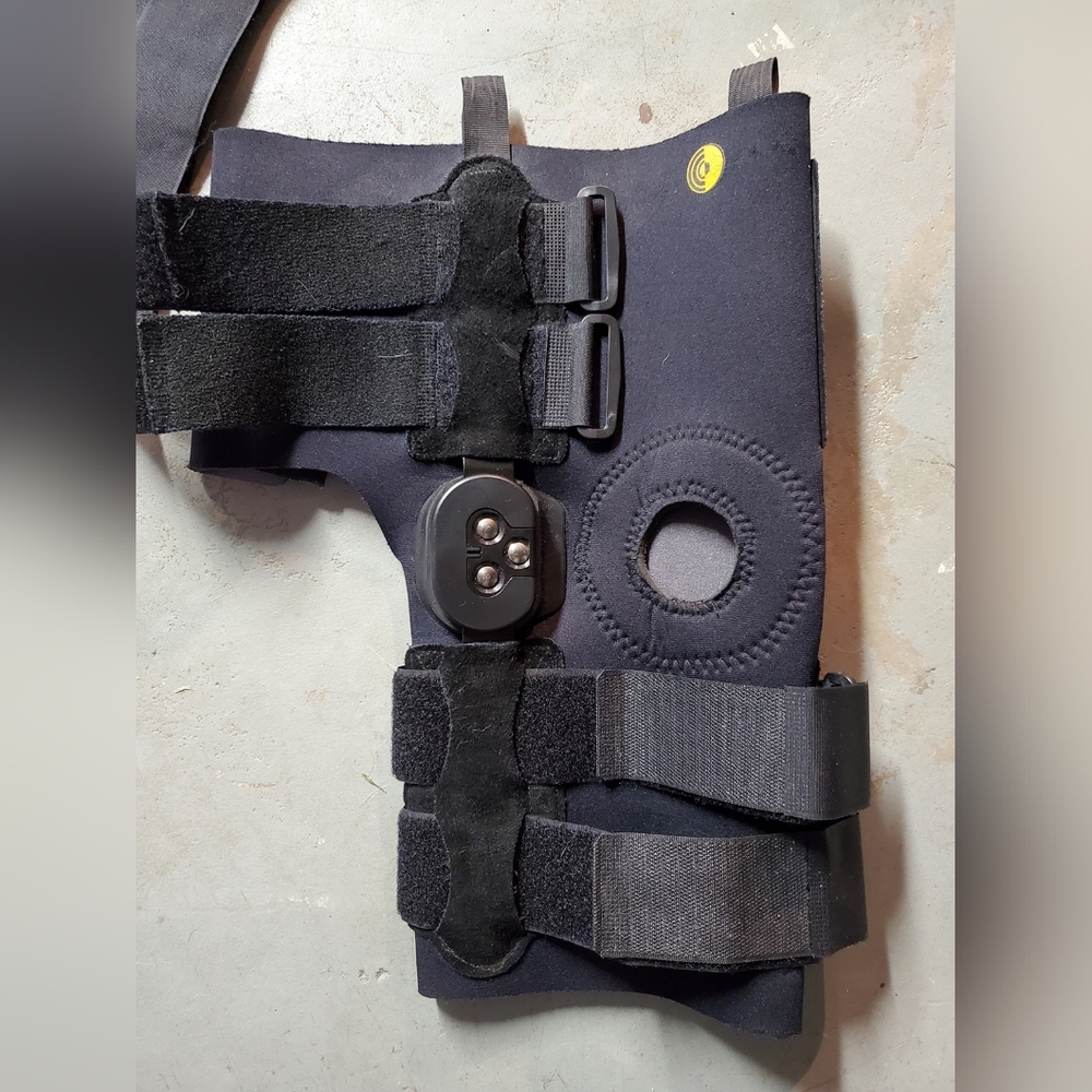 Locking Knee Brace
